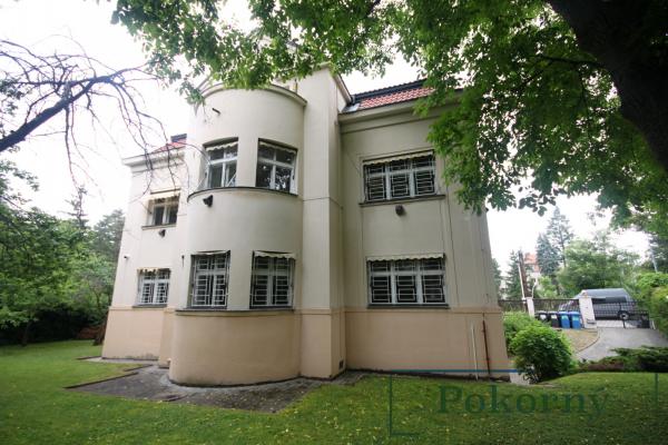 Pronájem reprezentativní vily 500 m2, zahrada 800 m2, ul, Na Ořechovce, Praha 6 Střešovice