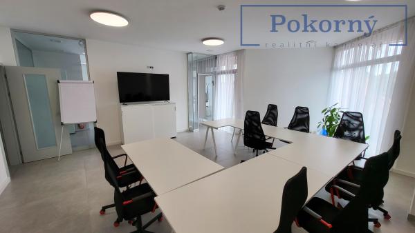 Pronájem nové kanceláře, 45 m2, v domě po rekonstrukci, Praha 10 - Dubeč