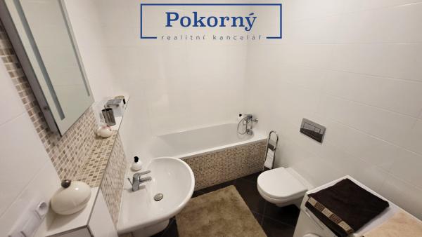 Nabídka pronájmu zařízeného bytu 1+kk, s balkonem a sklepem, Horní Měcholupy