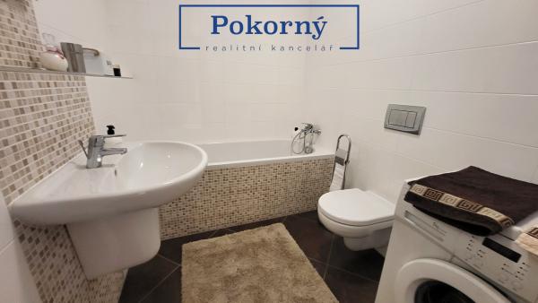 Nabídka pronájmu zařízeného bytu 1+kk, s balkonem a sklepem, Horní Měcholupy