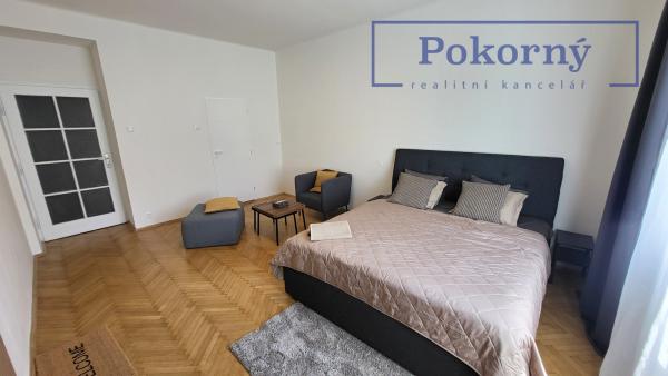 Pronájem bytu 2+kk po rekonstrukci, cihlový dům, ul. 5.května, P4 – Nusle