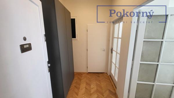 Pronájem bytu 2+kk po rekonstrukci, cihlový dům, ul. 5.května, P4 – Nusle