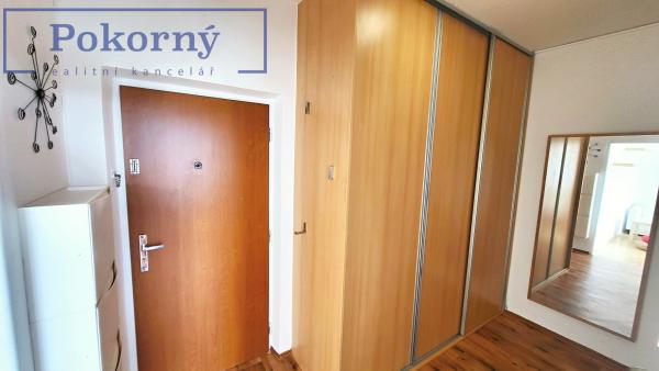 Pronájem hezkého bytu po rek. 1+1 v panel. domě, ul. Hřibská, P10 – Strašnice