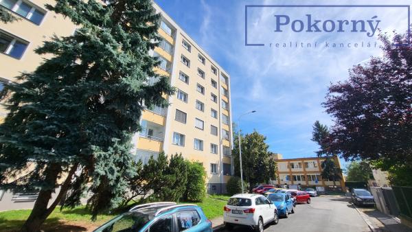Pronájem hezkého bytu po rek. 1+1 v panel. domě, ul. Hřibská, P10 – Strašnice