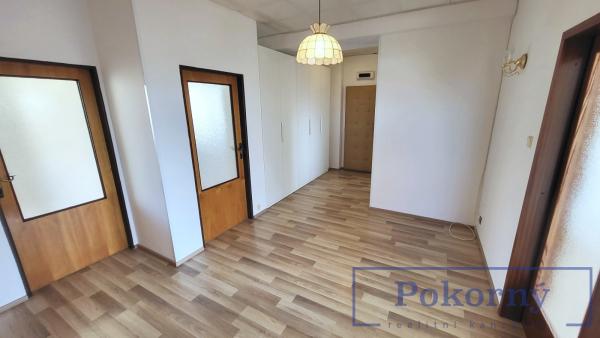 Pronájem bytu 4+1, balkon, garáž, v cihl. domě, P4 – Podolí