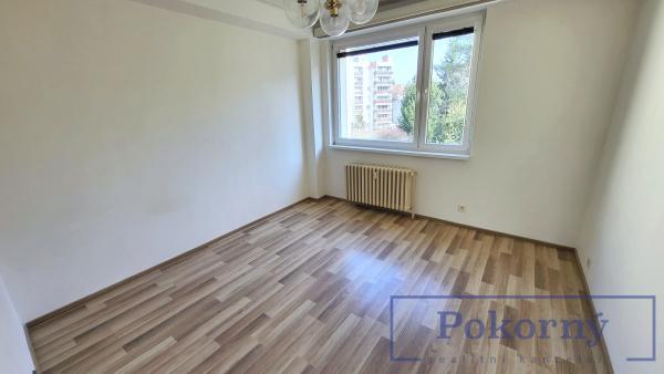 Pronájem bytu 4+1, balkon, garáž, v cihl. domě, P4 – Podolí