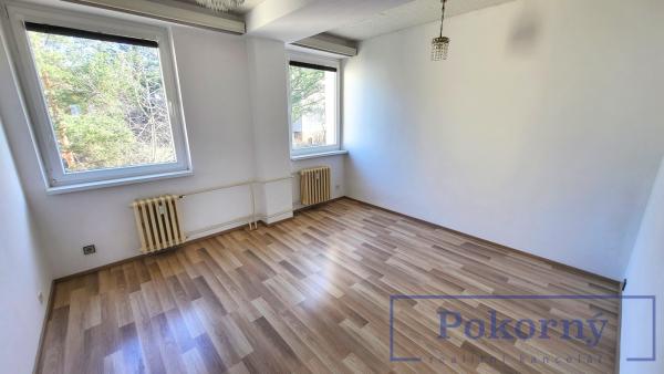 Pronájem bytu 4+1, balkon, garáž, v cihl. domě, P4 – Podolí