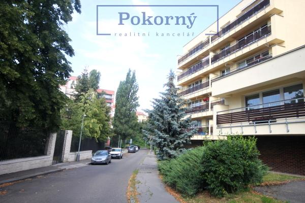 Pronájem bytu 4+1, balkon, garáž, v cihl. domě, P4 – Podolí