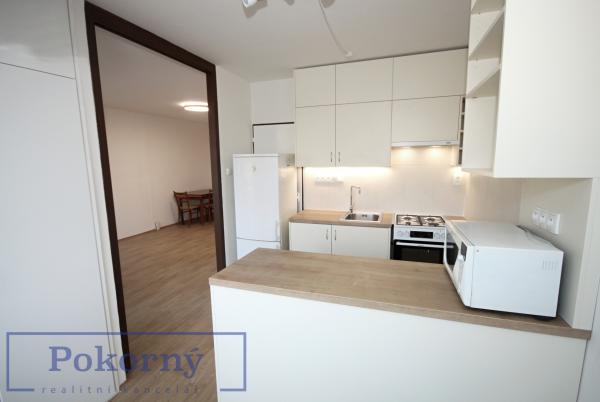 Pronájem hezkého bytu po rek. 3+1/L, ul. Kurkova  Praha 8 Kobylisy