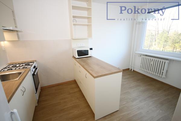 Pronájem hezkého bytu po rek. 3+1/L, ul. Kurkova  Praha 8 Kobylisy