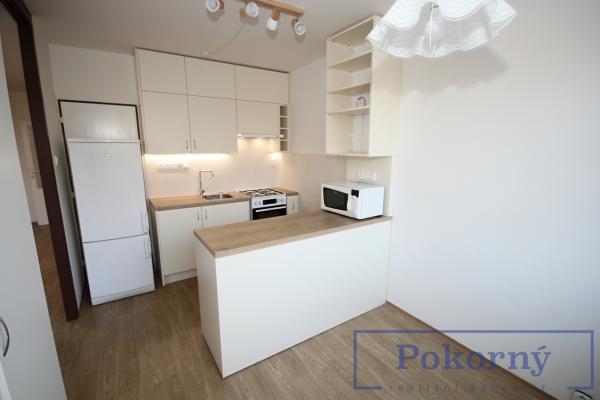 Pronájem hezkého bytu po rek. 3+1/L, ul. Kurkova  Praha 8 Kobylisy