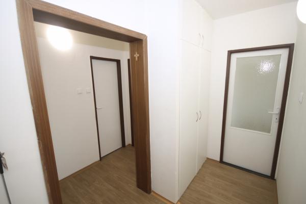 Pronájem hezkého bytu po rek. 3+1/L, ul. Kurkova  Praha 8 Kobylisy