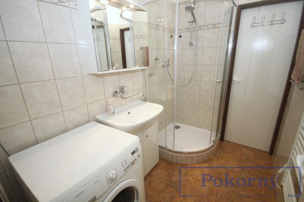 Pronájem hezkého bytu po rek. 3+1/L, ul. Kurkova  Praha 8 Kobylisy