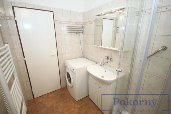 Pronájem hezkého bytu po rek. 3+1/L, ul. Kurkova  Praha 8 Kobylisy