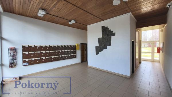 Pronájem hezkého bytu po rek. 3+1/L, ul. Kurkova  Praha 8 Kobylisy