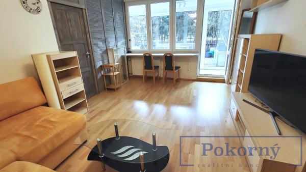 Pronájem bytu 3+1 s venkovním posezením v cihl. domě, K zahrádkám 37, Praha 5 Stodůlky