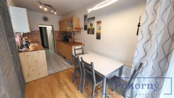 Pronájem bytu 3+1 s venkovním posezením v cihl. domě, K zahrádkám 37, Praha 5 Stodůlky