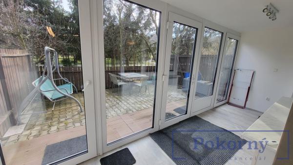 Pronájem bytu 3+1 s venkovním posezením v cihl. domě, K zahrádkám 37, Praha 5 Stodůlky