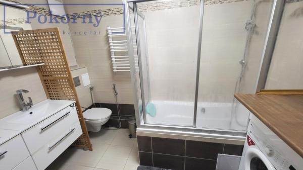 Pronájem bytu 3+1 s venkovním posezením v cihl. domě, K zahrádkám 37, Praha 5 Stodůlky