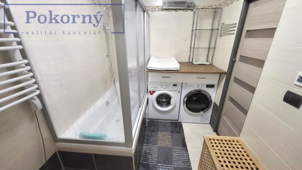 Pronájem bytu 3+1 s venkovním posezením v cihl. domě, K zahrádkám 37, Praha 5 Stodůlky