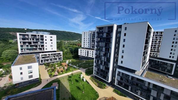 Pronájem hezkého bytu 1+kk s balkónem v novostavbě, ul. Mezi vodami, Praha 4