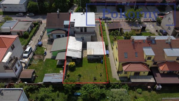 Prodej RD se dvěma byty 3+1;4+1/T + dvougaráž a dílna, pozemky 478 m2