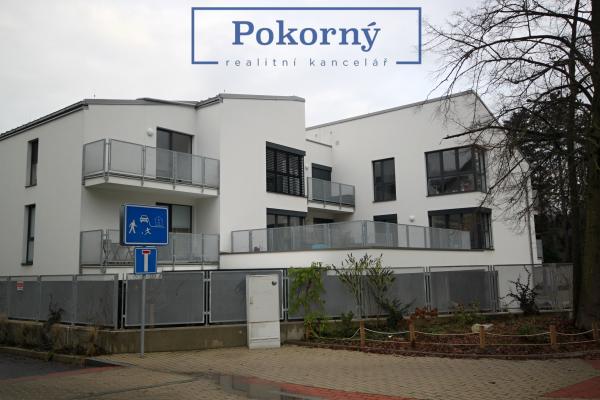 Pronájem bytu 1+kk 34 m2, s TERASOU, Rezidence u Rokytky-novostavba, P9 – Hrdlořezy