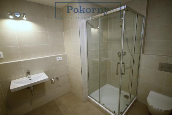 Pronájem bytu 1+kk, novostavba, ul. Počernická, P10 – Strašnice