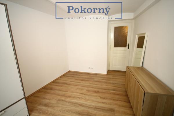Pronájem klidného bytu 1+kk v centru Prahy, ul. Myslíkova, P2
