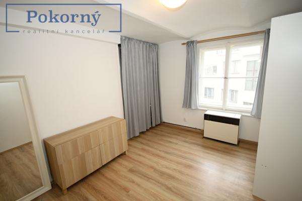 Pronájem klidného bytu 1+kk v centru Prahy, ul. Myslíkova, P2