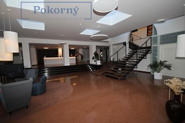 Pronájem bytu 1+kk, ul. Peroutkova, Praha 5 – Jinonice