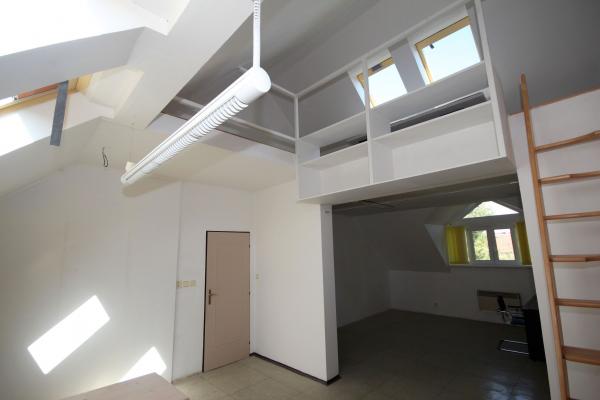 Prodej dvoupatrového RD bazénem a garáží, pozemek 683 m2, katastrální území Horoměřice