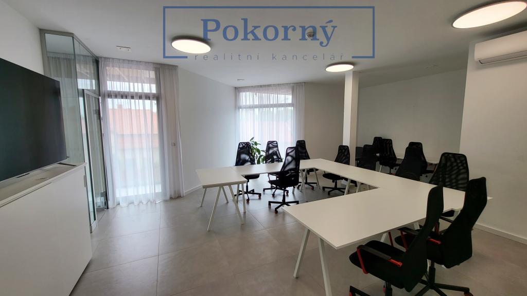 Pronájem nové kanceláře, 45 m2, v domě po rekonstrukci, Praha 10 - Dubeč