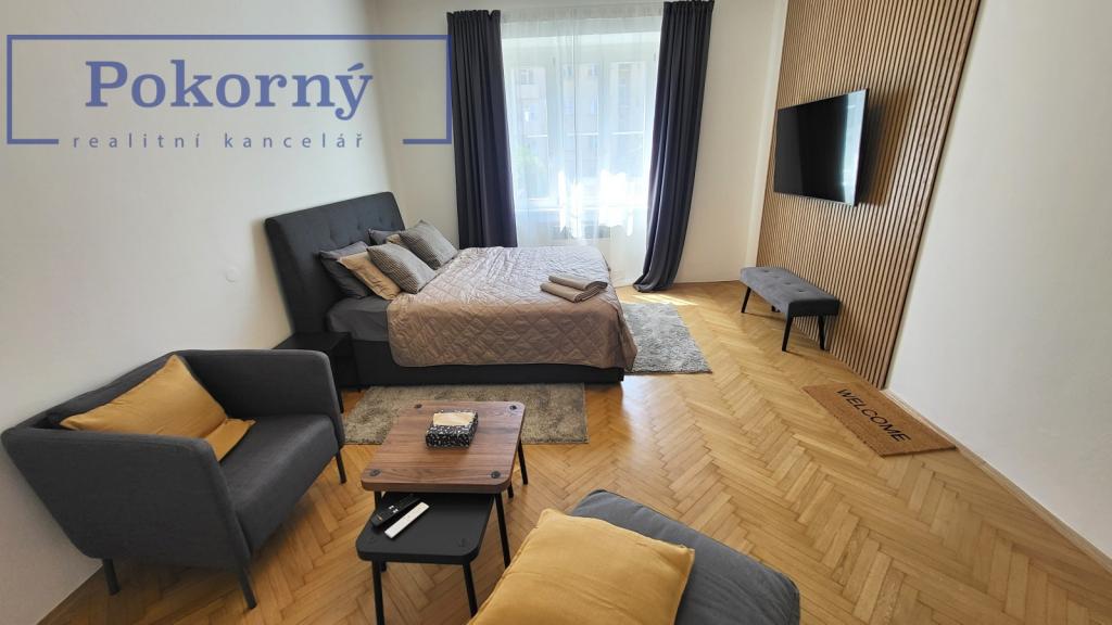 Pronájem bytu 2+kk po rekonstrukci, cihlový dům, ul. 5.května, P4 – Nusle