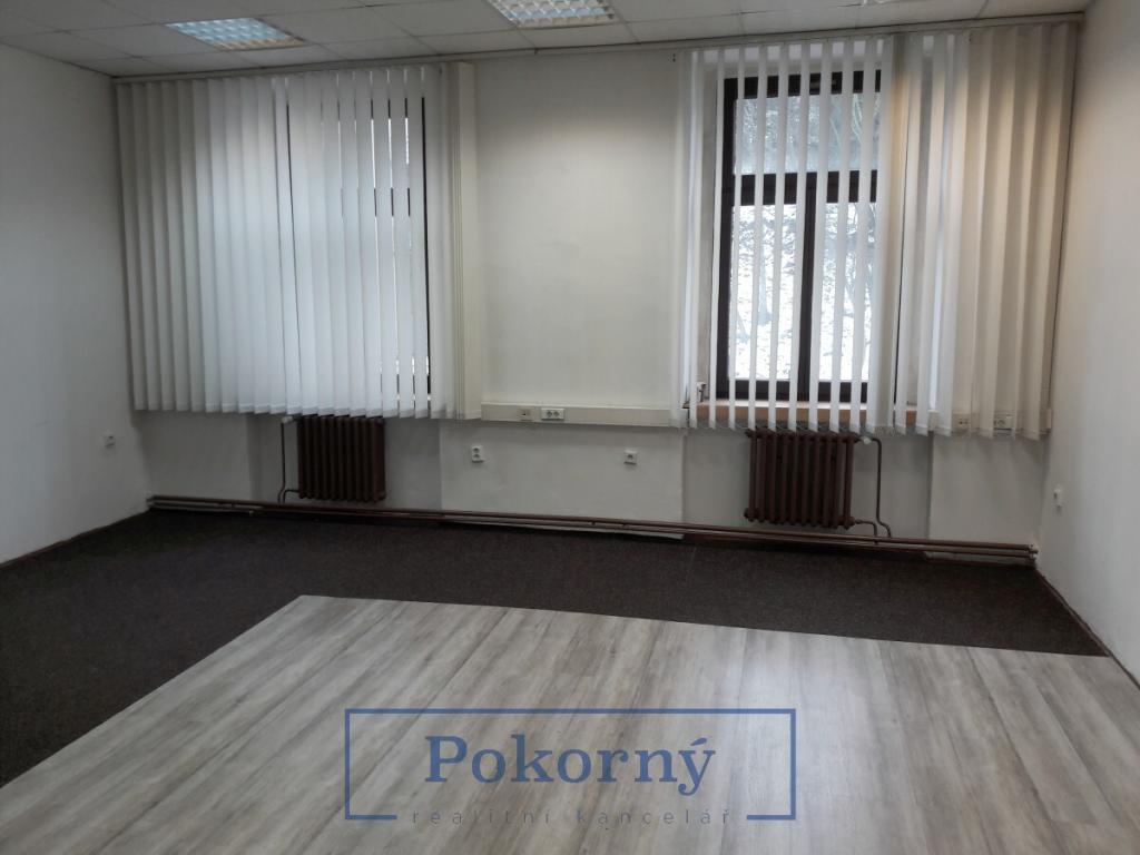 Pronájem kanceláře 31 m2, administrativní cihlová budova, P5 – Smíchov, U Trojice (č.k.104)